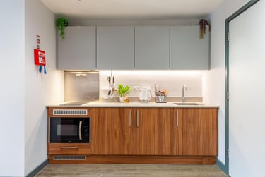 1 bed studio, 40-41 High Street, Englefield Green, Egham, TW209DP - Image 2